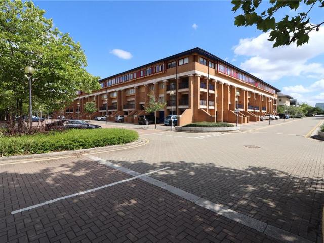 Flat for sale in Milton Keynes
