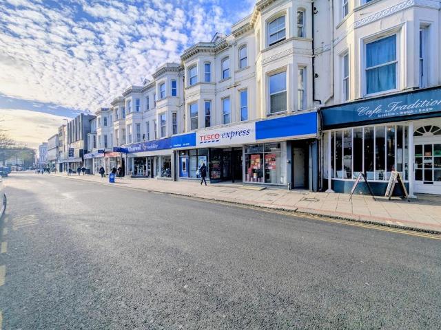 Flat for sale in Worthing, West Sussex