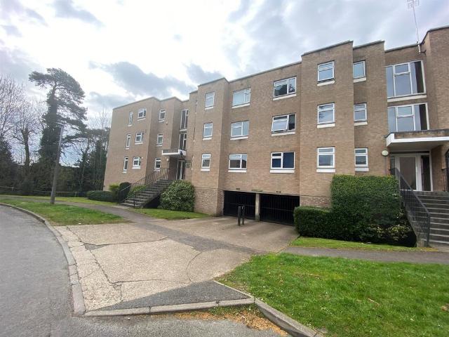 Flat for sale in Broxbourne, Hertfordshire