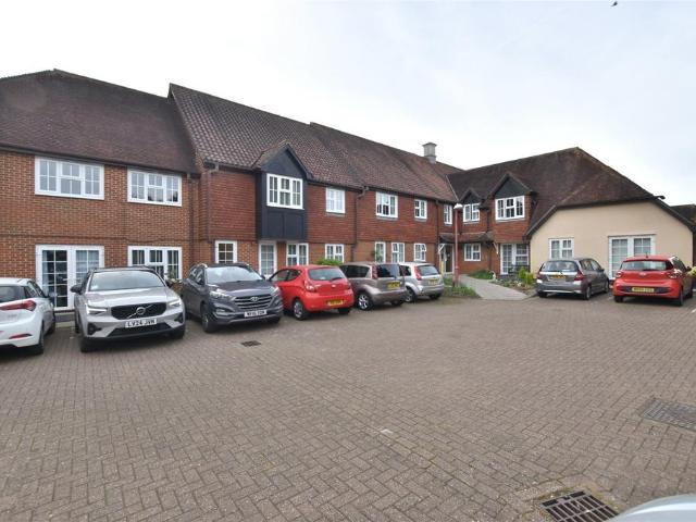Flat for sale in The Butts, Kent