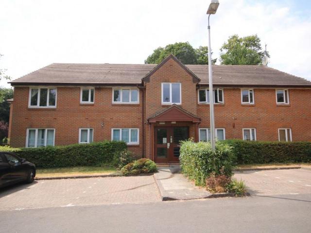 Flat for sale in Henley-on-Thames, Berrick Salome