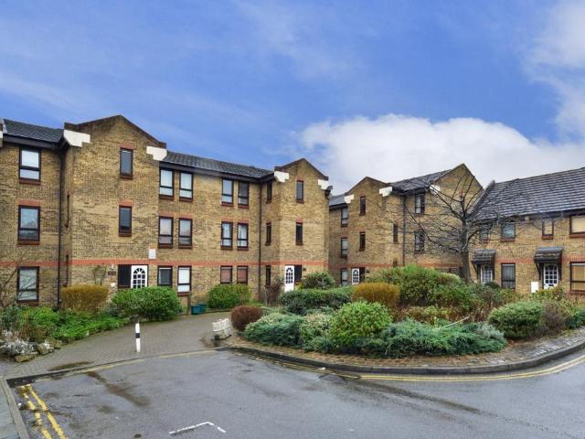 Flat for sale in Archway, Greater London