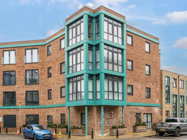 Flat for sale in Fordington