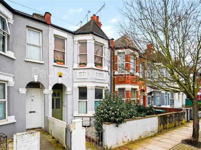 Flat for sale in Harringay, Greater London