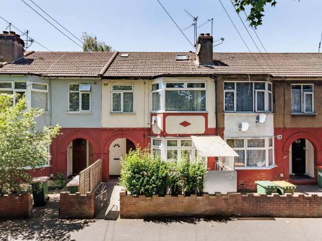 Flat for sale in Little Ilford, Greater London