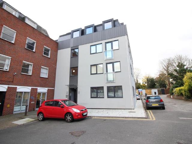 Flat for sale in Cuddington, Epsom and Ewell