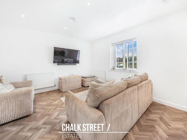 Flat for sale in Elm Park, Greater London