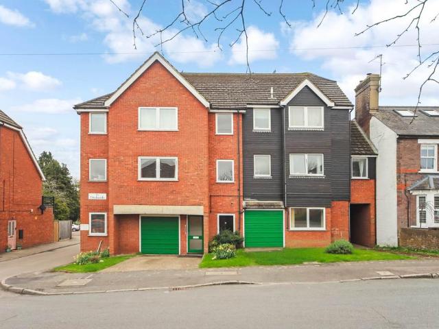 Flat for sale in Pouchen End, Hertfordshire