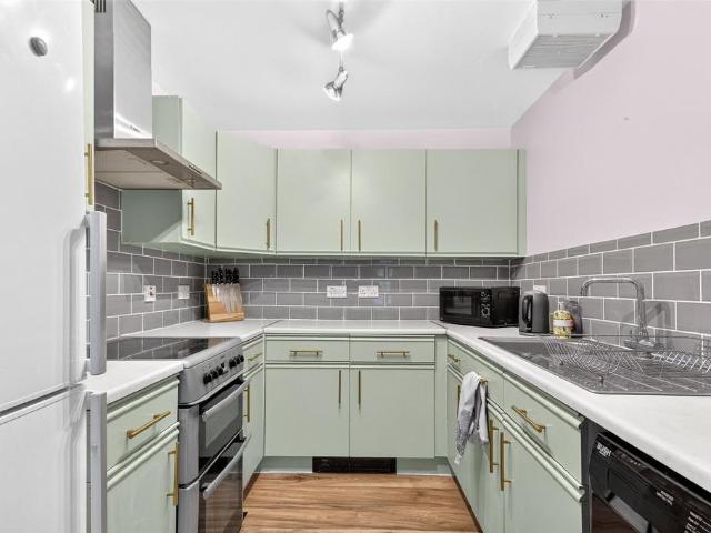 Flat for sale in Easthampstead, Bracknell