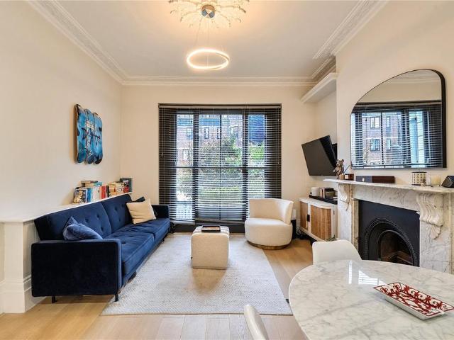 Flat for sale in North Kensington, Greater London