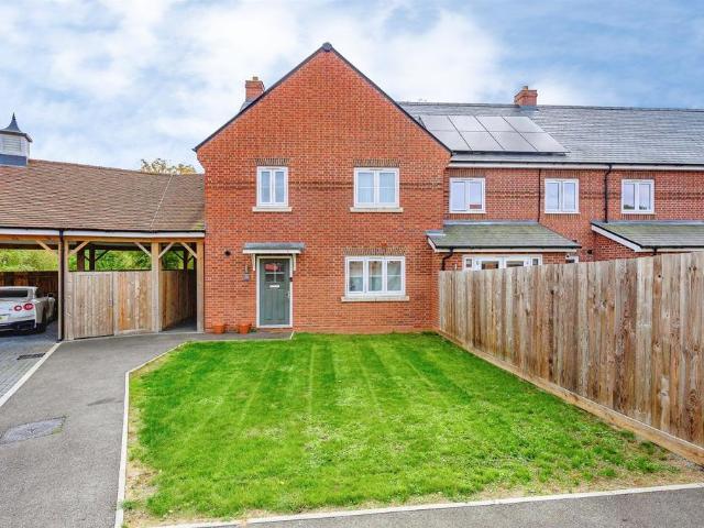 Flat for sale in Bourne End, Dacorum