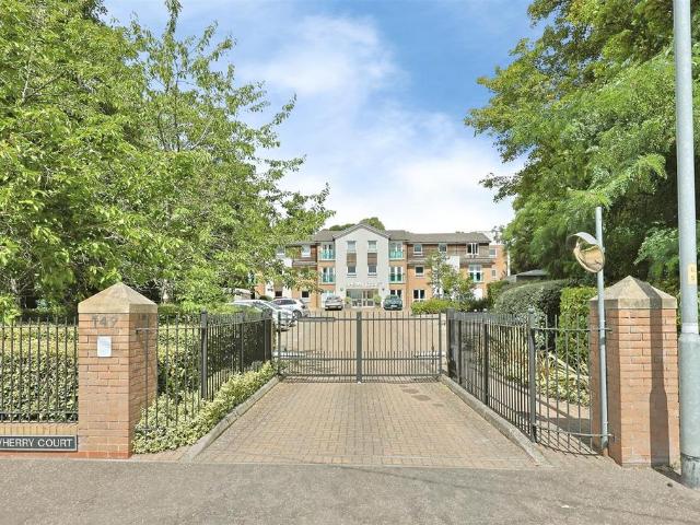 Flat for sale in Crostwick, Norfolk