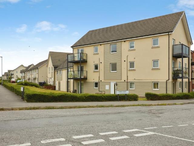 Flat for sale in Bishopdown, Wiltshire