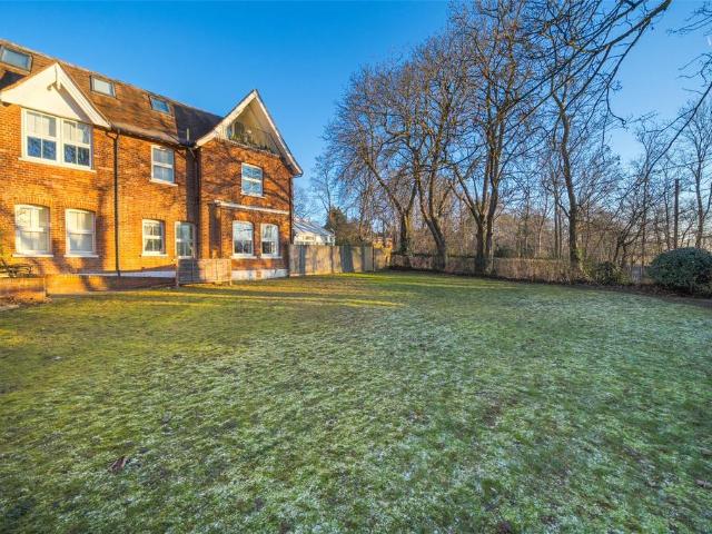 Flat for sale in The Butts, Kent