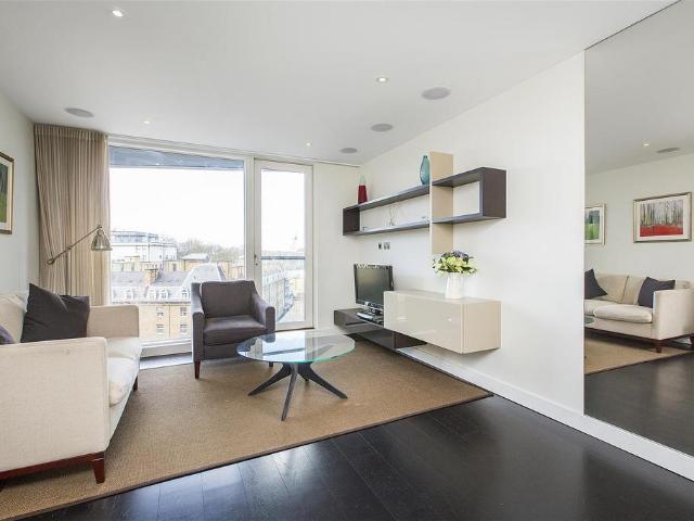 Flat for sale in Pimlico, Greater London