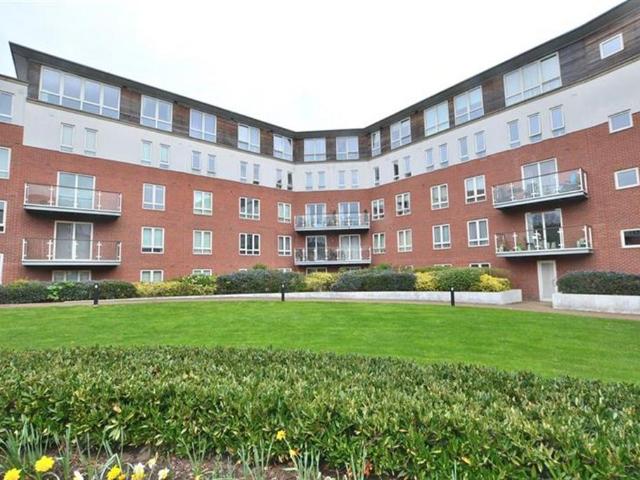 Flat for sale in South Woodford, Greater London