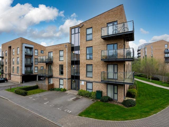 Flat for sale in Pouchen End, Hertfordshire