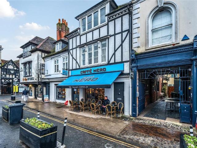 Flat for sale in Fole, Surrey