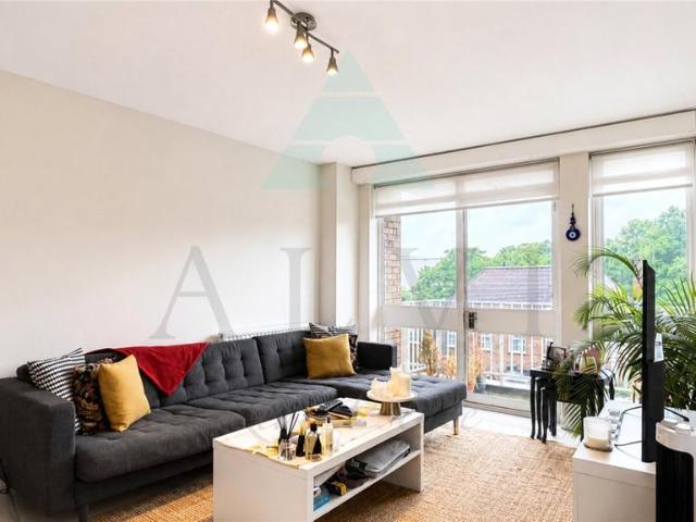 Flat for sale in Belsize Park, Greater London