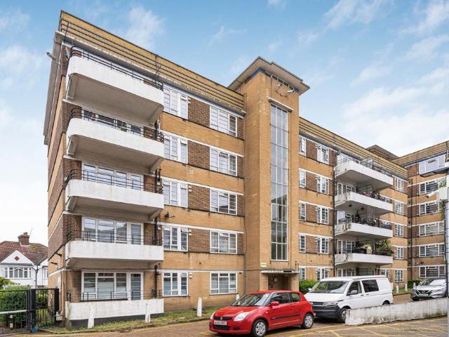 Flat for sale in Streatham Hill, Greater London