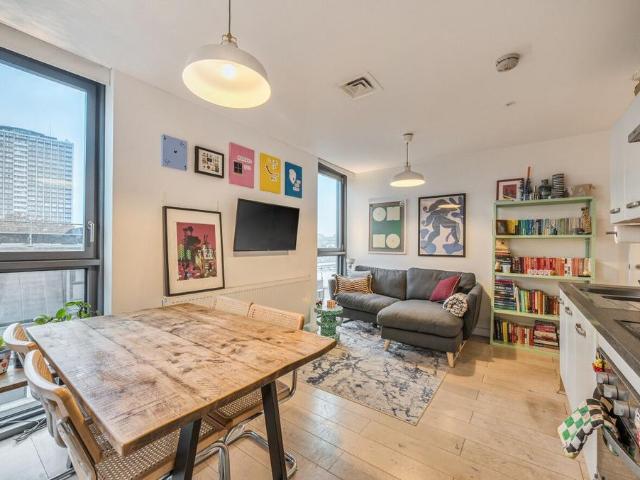 Flat for sale in Angel, Greater London