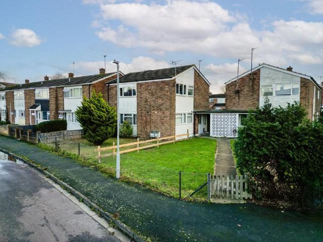 Flat for sale in Aylesbury, Buckinghamshire