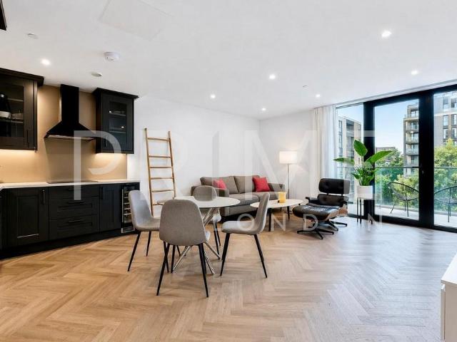 Flat for sale in St. George in the East, Wapping