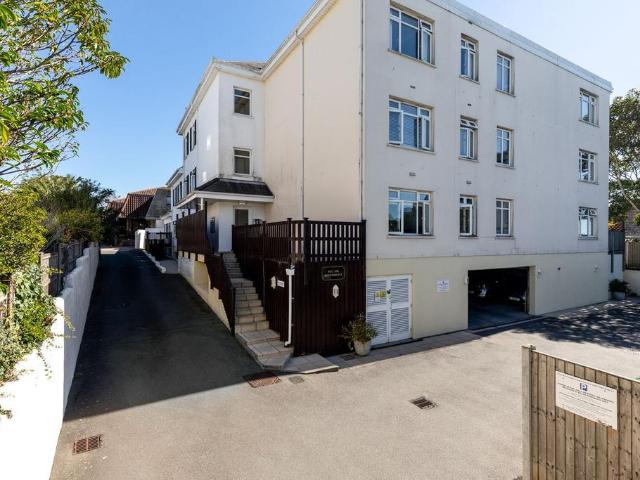 Flat for sale in St Helier, Greater London
