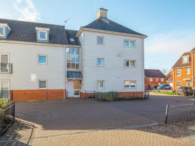 Flat for sale in Diss, Burgh St Peter