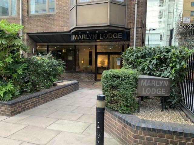 Flat for sale in Aldgate, Lyons