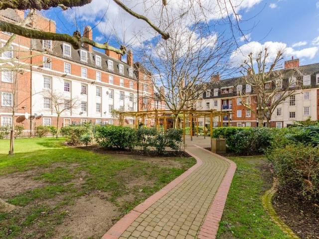 Flat for sale in St. John's Wood, Greater London
