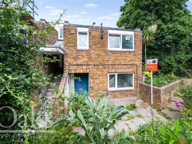 Flat for sale in Streatham Hill, Greater London