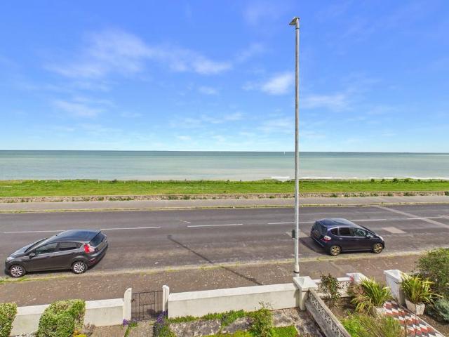 Flat for sale in Westbrook, Acol
