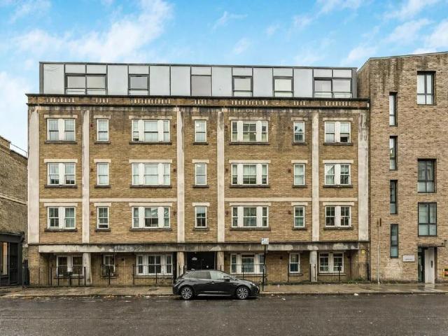 Flat for sale in Whitechapel, Greater London