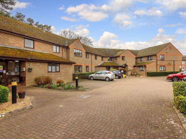Flat for sale in Pouchen End, Hertfordshire