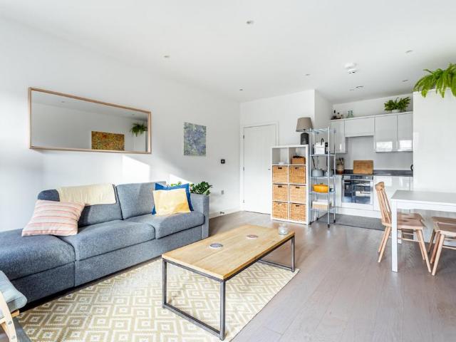 Flat for sale in St Albans, Five Acres