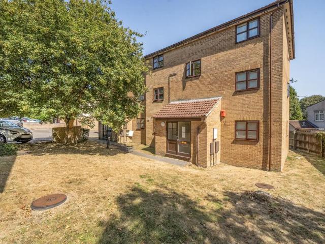 Flat for sale in Kingswood