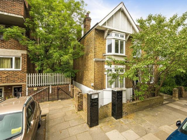 Flat for sale in Shooters Hill, Greater London