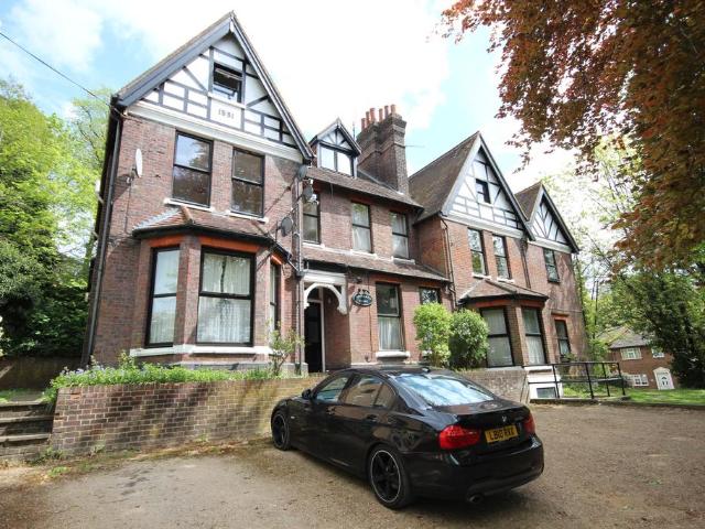 Flat for sale in Spring Park, Luton