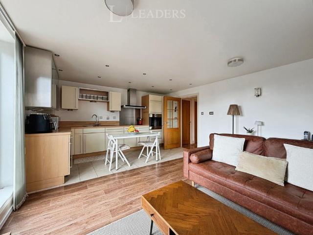 Flat for sale in Portsea, Portsmouth