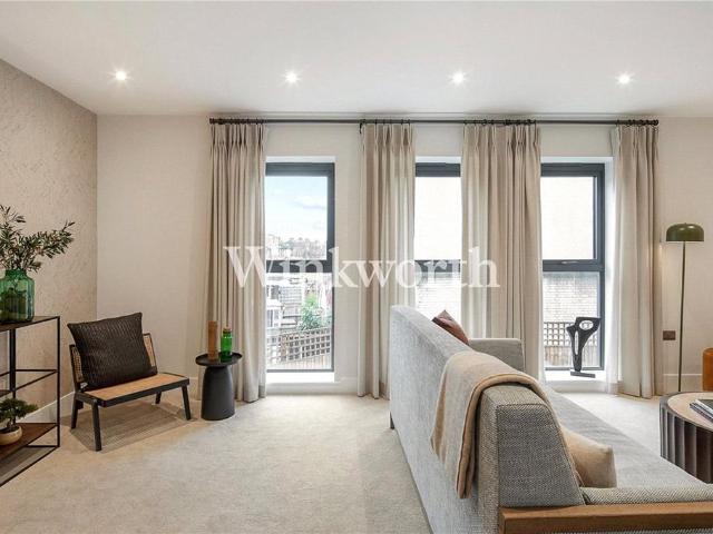 Flat for sale in Greater London