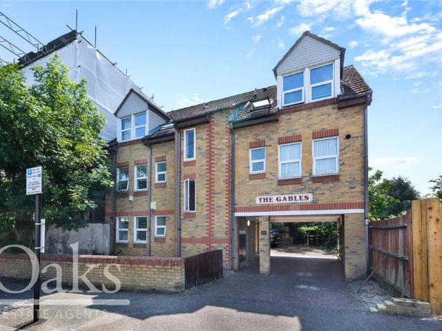 Flat for sale in London Borough of Croydon, South Norwood