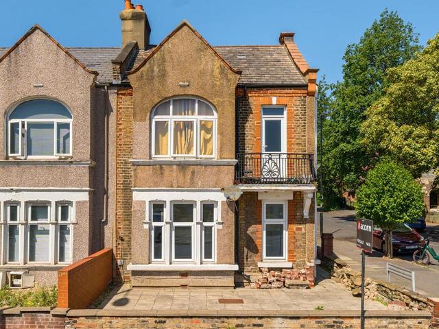 Flat for sale in London Borough of Lewisham, Greater London