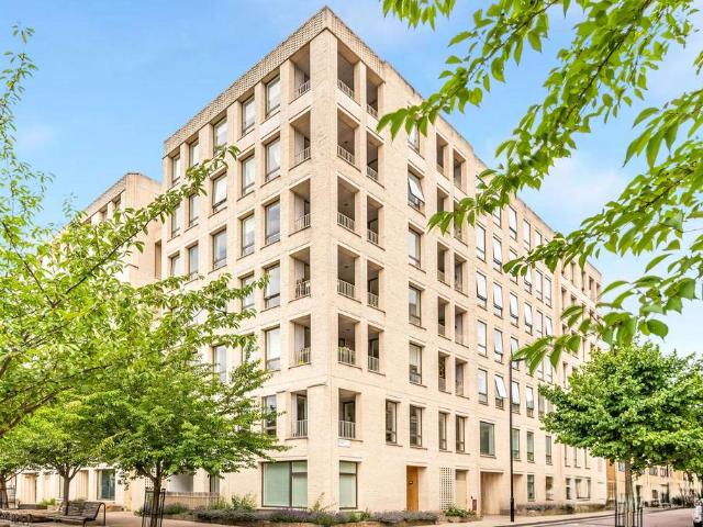 Flat for sale in Stoke Newington, Greater London