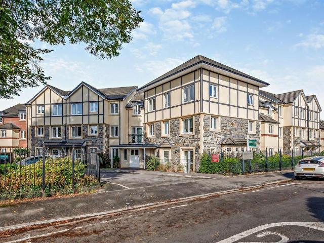 Flat for sale in Kingswood, South Gloucestershire