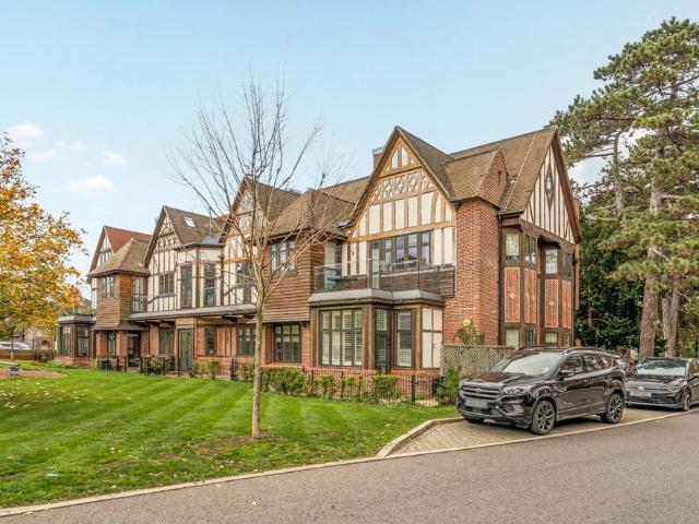 Flat for sale in Locksbottom, Greater London