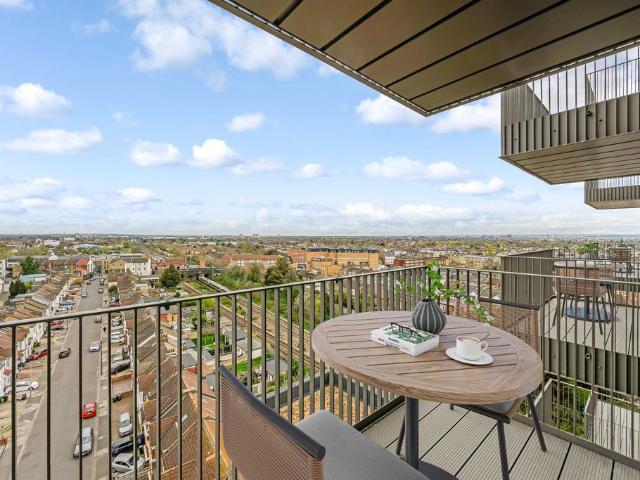 Flat for sale in Seven Kings, Greater London