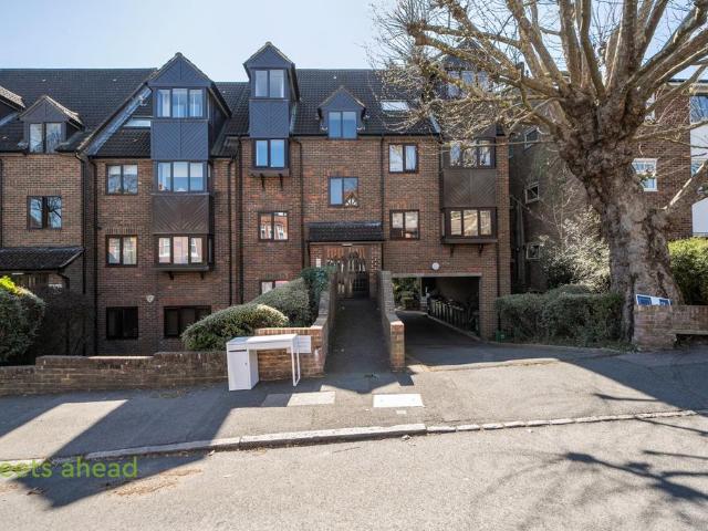 Flat for sale in London Borough of Croydon, Upper Norwood