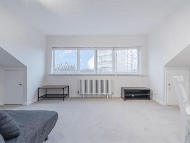 Flat for sale in Maida Vale, Greater London