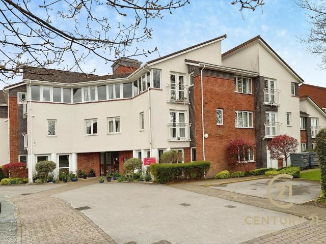 Flat for sale in Calderstones